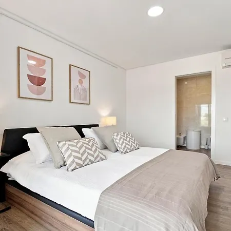 T2 With Pool And Balcony In * Albufeira